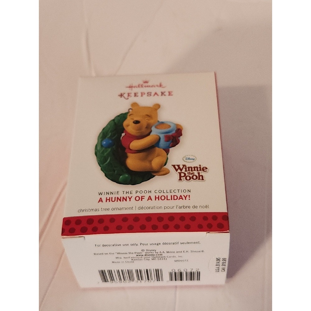 WINNIE THE POOH "A HUNNY OF‎ A HOLIDAY" DISNEY HALLMARK KEEPSAKE ORNAMENT NEW